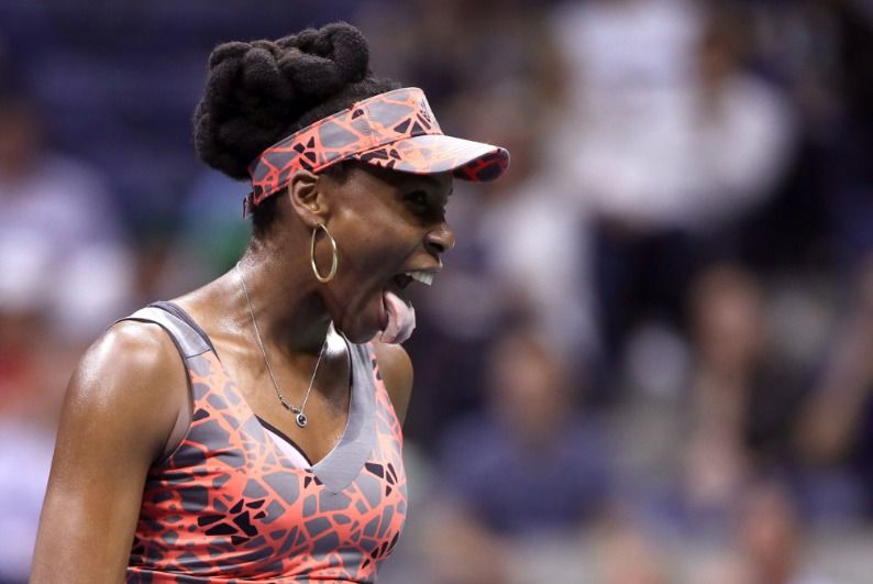 Je to tam. Venus Williamsová právě ukončila tažení Petry Kvitové letošním US Open