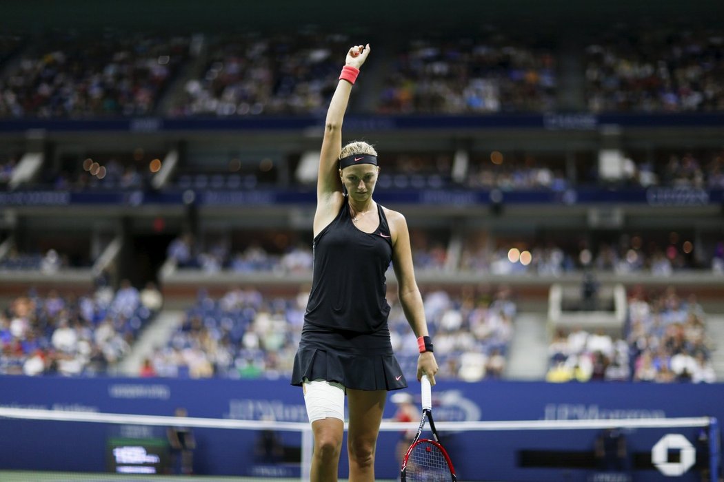 Petra Kvitová zdraví diváky po vyhraném utkání 4. kola US Open