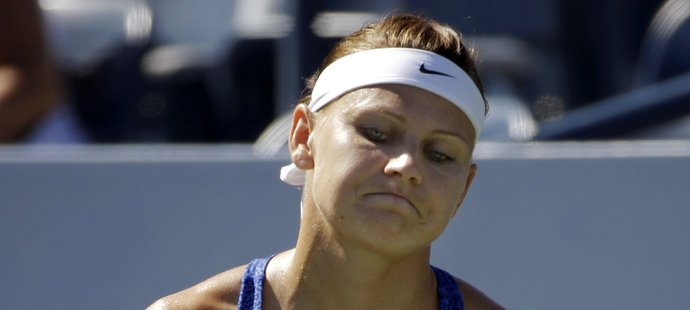 Lucie Šafářová po nepovedeném úderu v zápase proti Alize Cornetové