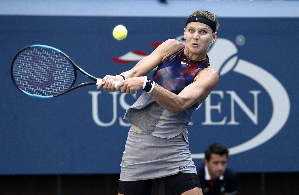 Lucie Šafářová v utkání na US Open s Coco Vandewegheovou