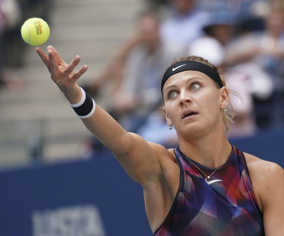 Lucie Šafářová v utkání na US Open s Coco Vandewegheovou.