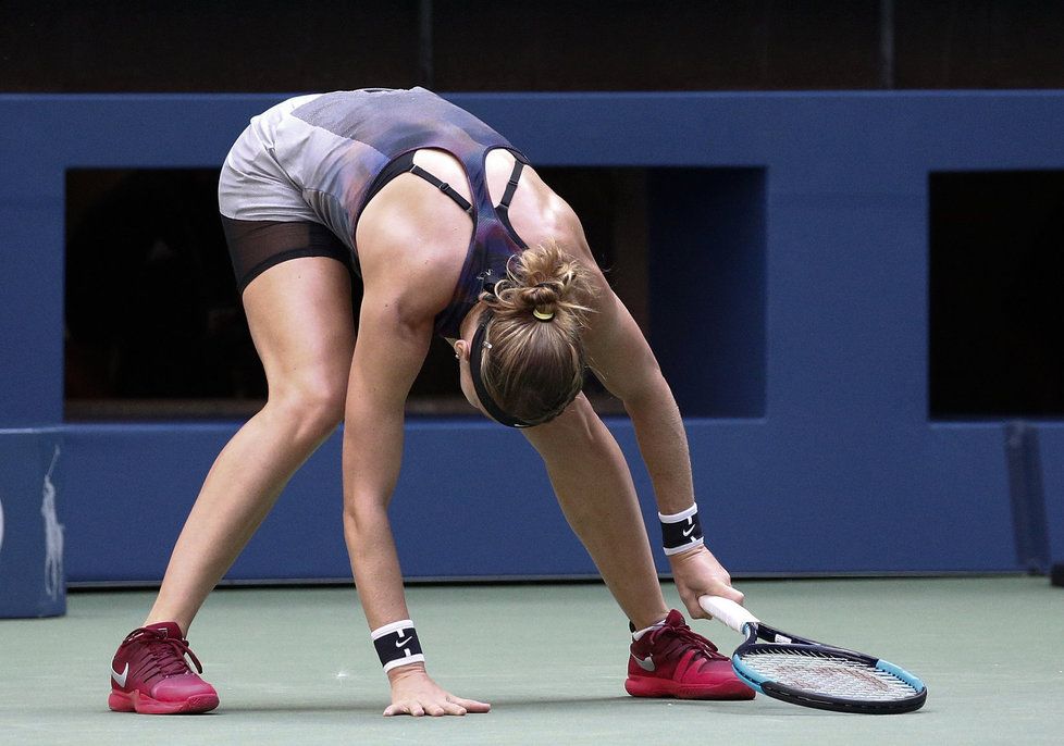 Lucie Šafářová v utkání na US Open s Coco Vandewegheovou