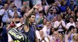 Zklamaný Rafael Nadal se loučí s fanoušky na US Open poté, co musel vzdát v semifinále s Del Potrem