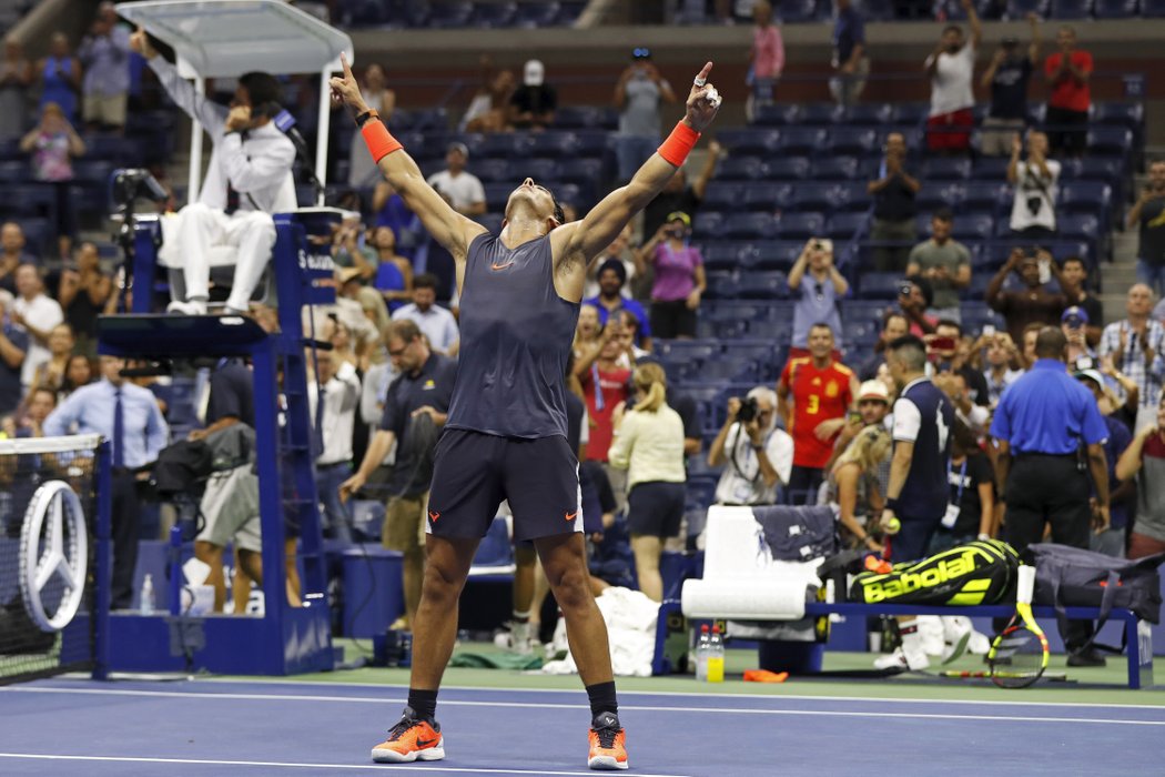 Rafael Nadal slavil po téměř pětihodinové bitvě