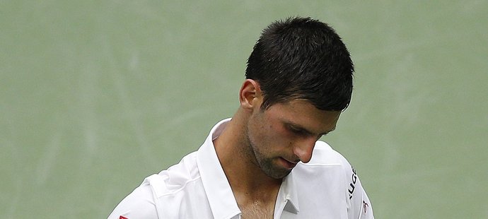 Novak Djokovič se v semifinále proti Gaëlu Monfilsovi rozčílil natolik, že si roztrhl tričko