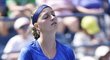Zoufalá Petra Kvitová v zápase třetího kola US Open proti Aleksandře Kruničové