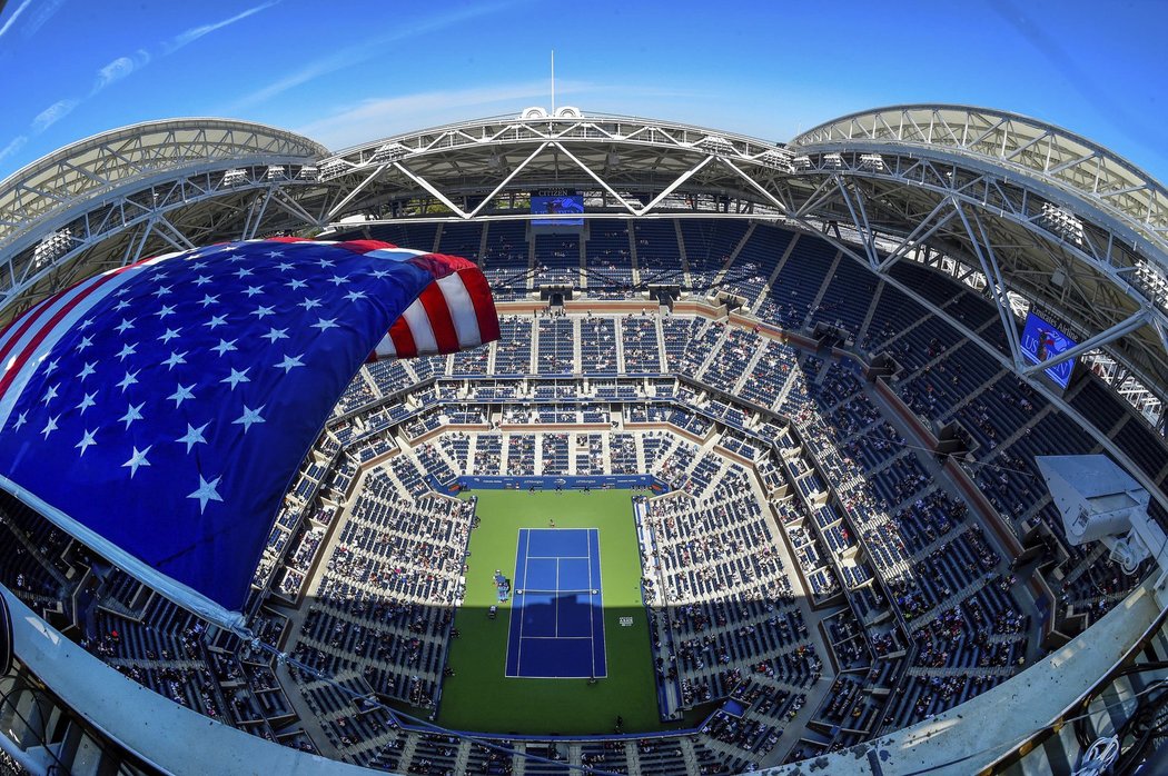Pohled ze střechy centrkurtu Arthur Ashe na US Open při zápase Petry Kvitové s Caroline Garciaovou