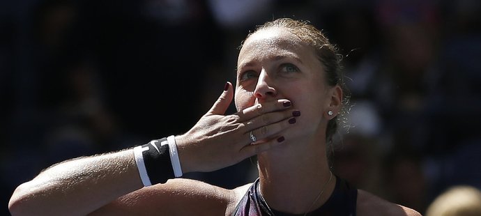 Petra Kvitová děkuje fanouškům po svém postupu do osmifinále US Open