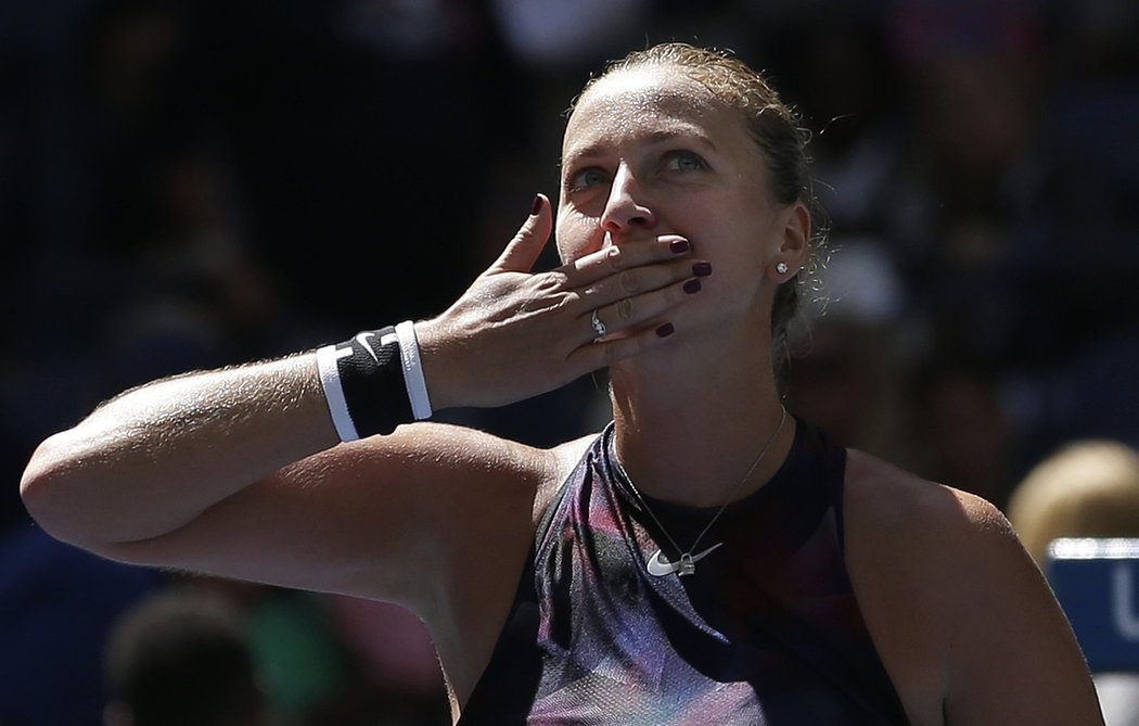 Petra Kvitová děkuje fanouškům po svém postupu do osmifinále US Open