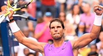 Nadal na US Open hladce postoupil. Ve čtyřhře jde dál i Strýcová