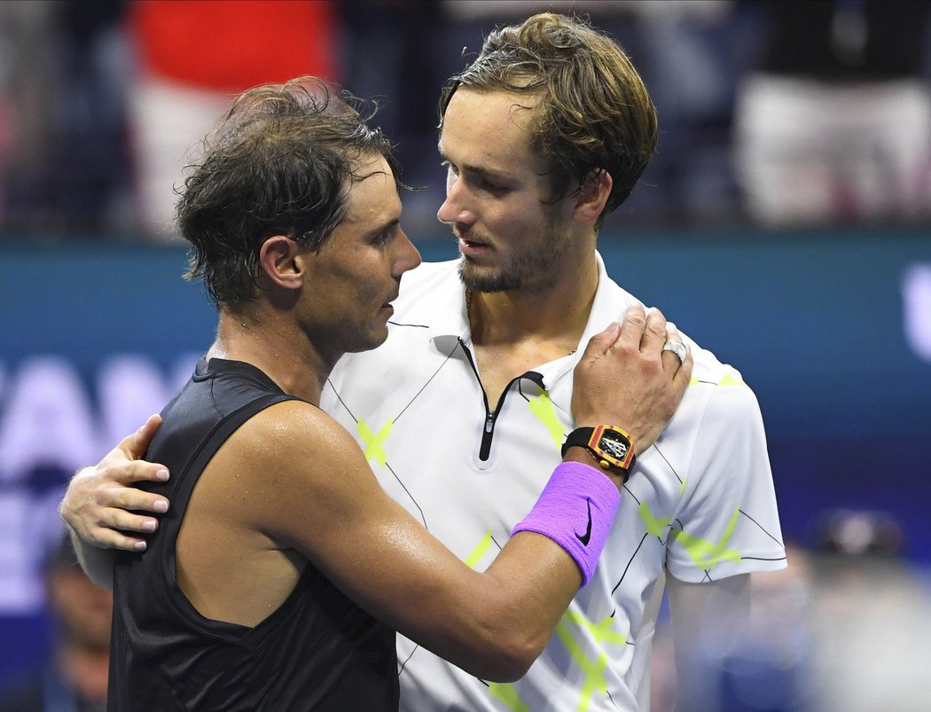 Hrdinové finále. Rafael Nadal a Daniil Medveděv se tahali skoro pět hodin