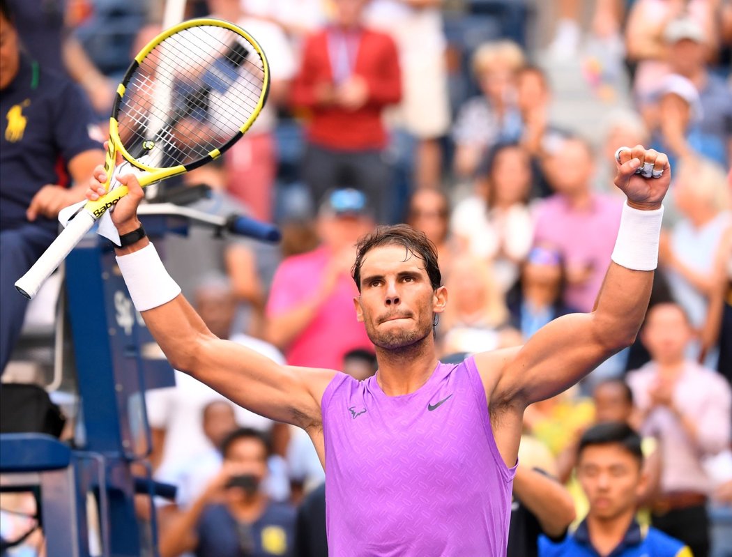 Španělský tenista Rafael Nadal slaví na US Open postup do osmifinále