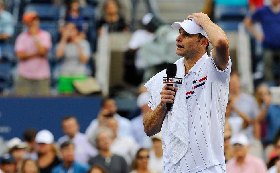 Andy Roddick v pozápasovém rozhovoru. Do očí mu vytryskly slzy.