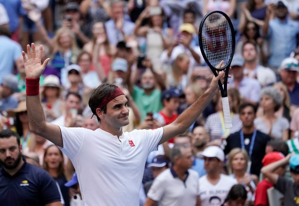 Roger Federer si hladce poradil s Nickem Kyrgiosem a na US Open postoupil do osmifinále