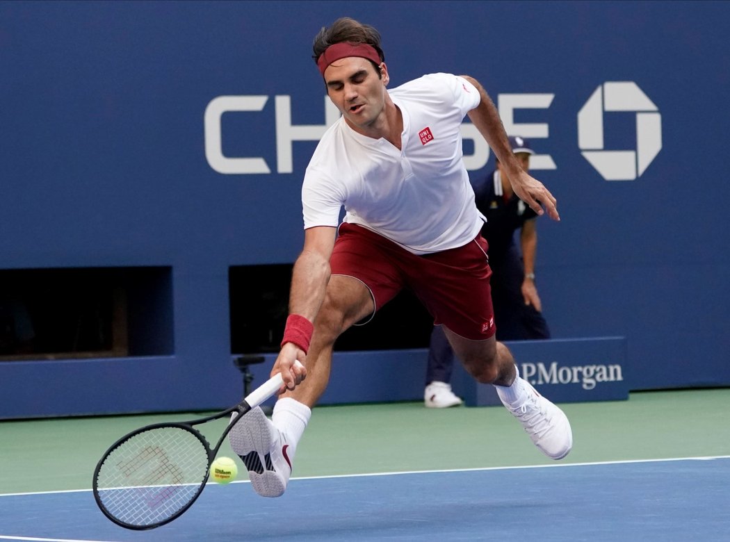 Bez ztráty podání zvládl Roger Federer utkání proti Nicku Kyrgiosovi a postoupil do osmifinále US Open