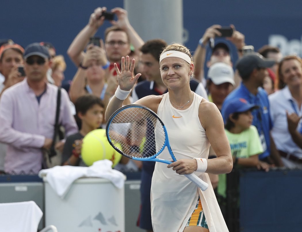 Lucie Šafářová přehrála Chorvatku Petru Martičovou dvakrát 6:4 a její další soupeřkou bude Australanka Ashleigh Bartyová.