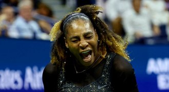 Serena Williamsová jede dál! Porazila světovou dvojku. Krejčíková končí