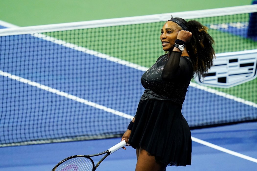 Serena Williamsová postoupila na tenisovém US Open do třetího kola. Světovou dvojku Anett Kontaveitovou porazila 7:6, 2:6, 6:2