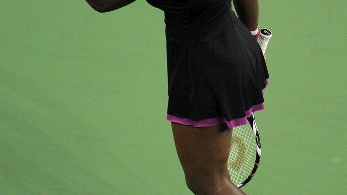 Rozzuřená Serena Williamsová v semifinále US Open 2009 proti Kim Clijstersové