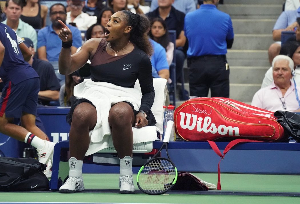 Já a podvodník? Dlužíš mi omluvu! Rozčílená Serena při finále US Open 2018