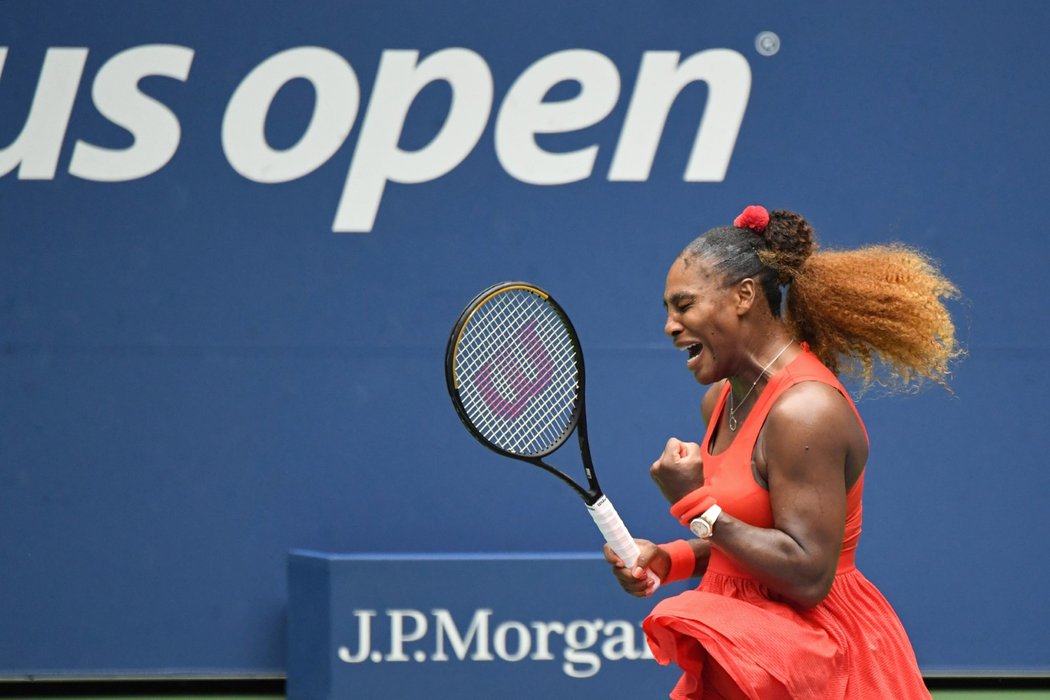 Serena Williamsová porazila ve čtvrtfinálovém souboji na US Open Bulharku Pironkovovou a počtrnácté je v New Yorku v semifinále.