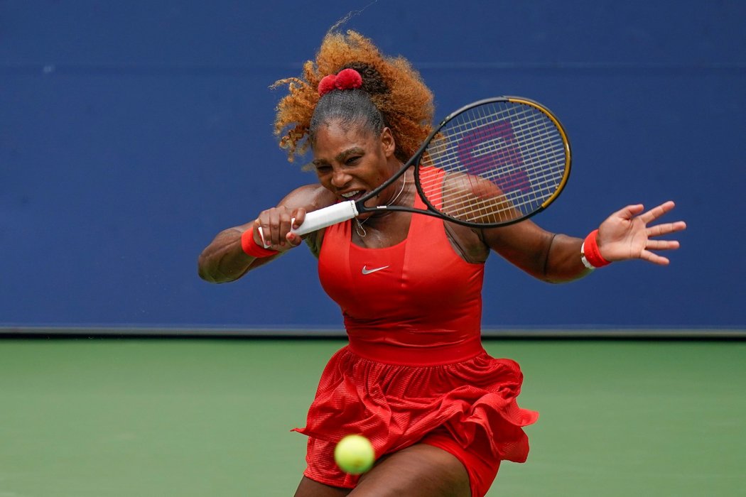 Serena Williamsová porazila ve čtvrtfinálovém souboji na US Open Bulharku Pironkovovou a počtrnácté je v New Yorku v semifinále.