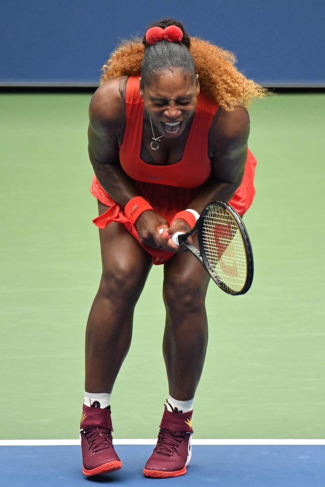 Serena Williamsová porazila ve čtvrtfinálovém souboji na US Open Bulharku Pironkovovou a počtrnácté je v New Yorku v semifinále.