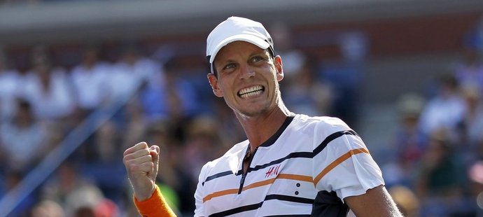 Tomáš Berdych a jeho vítězné gesto v zápase s Lleytonem Hewittem v prvním kole US Open