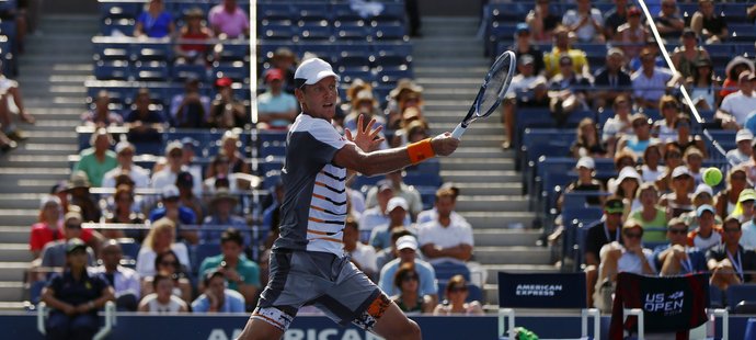 Tomáš Berdych bojuje v prvním kole US Open s Lleytonem Hewittem