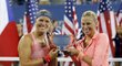 Lucie Hradecká (vlevo) a Andrea Hlaváčková se radují z triumfu na US Open