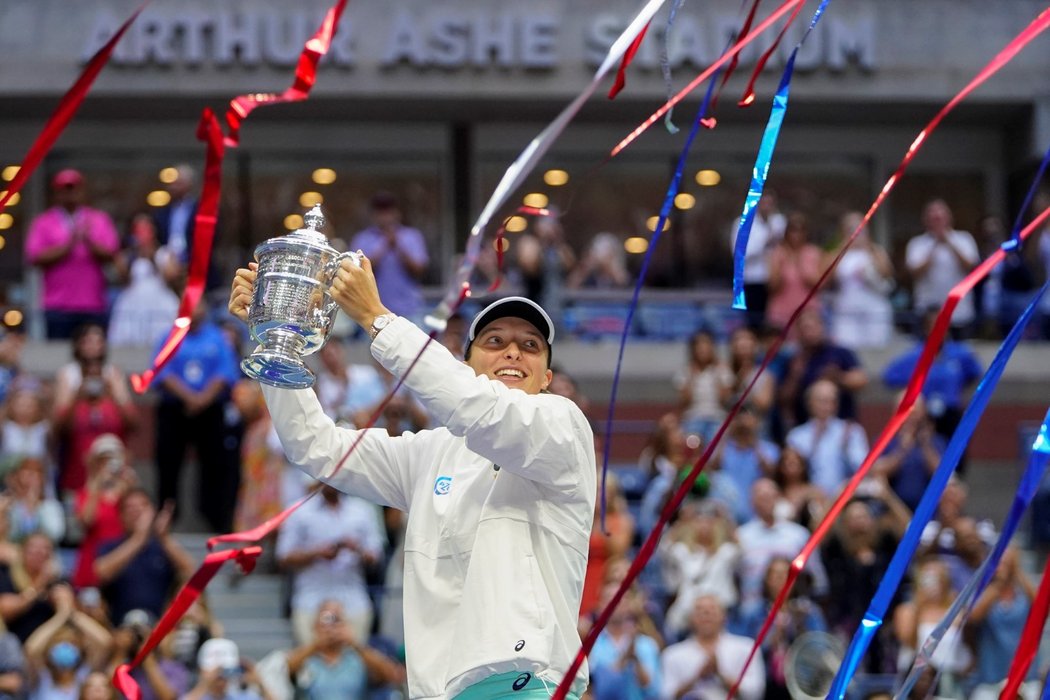 Iga Šwiateková oslavuje vítězství na US Open