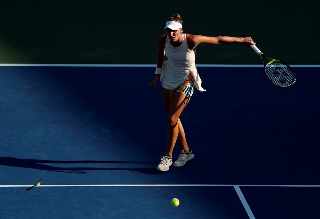 Česká tenistka Markéta Vondroušová na US Open při duelu s Lesjou Curenkovou