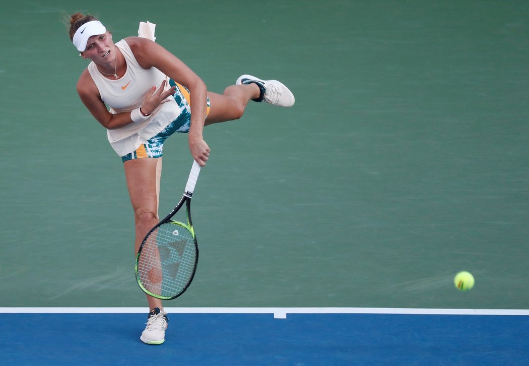 Česká tenistka Markéta Vondroušová na US Open při duelu s Lesjou Curenkovou