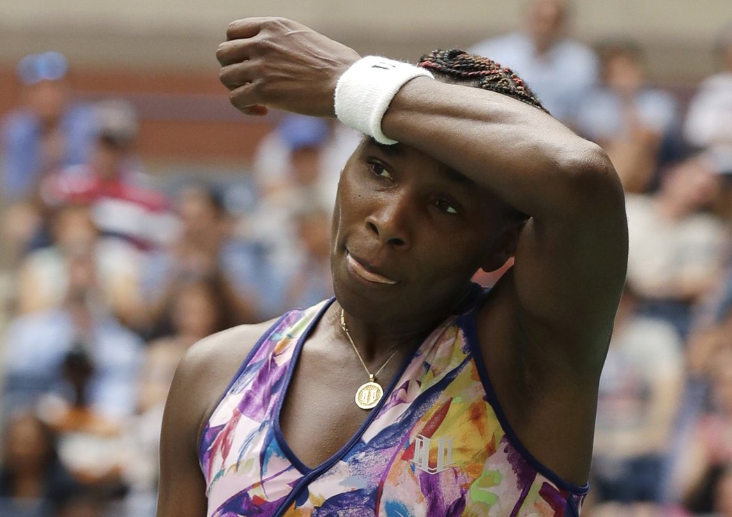 Americká tenistka Venus Williamsová po prohře s Karolínou Plíškovou v osmifinále US Open