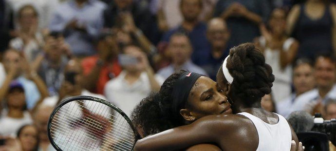 Serena ovládla utkání ve třech setech.