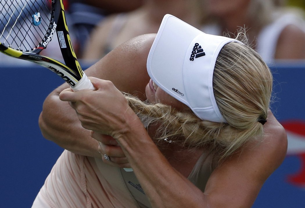 Caroline Wozniacká ztratila ve 2. kole US Open jednu z výměn kvůli copu
