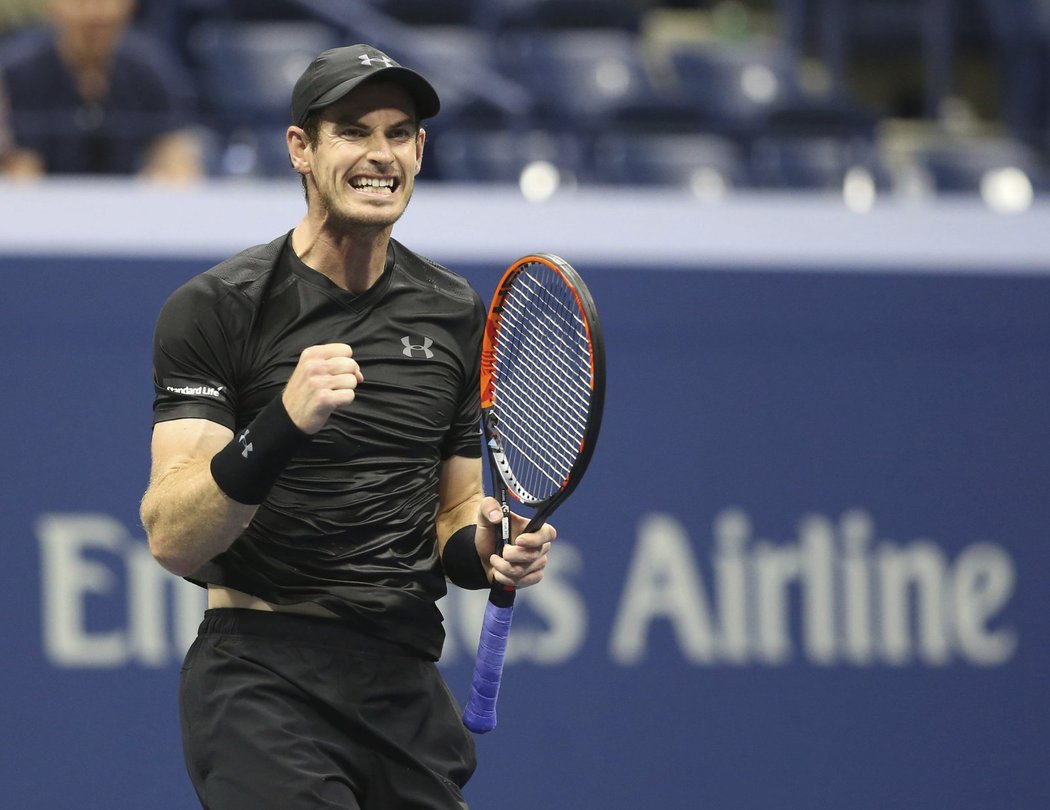 Andy Murray se raduje z postupu do druhého kola US Open