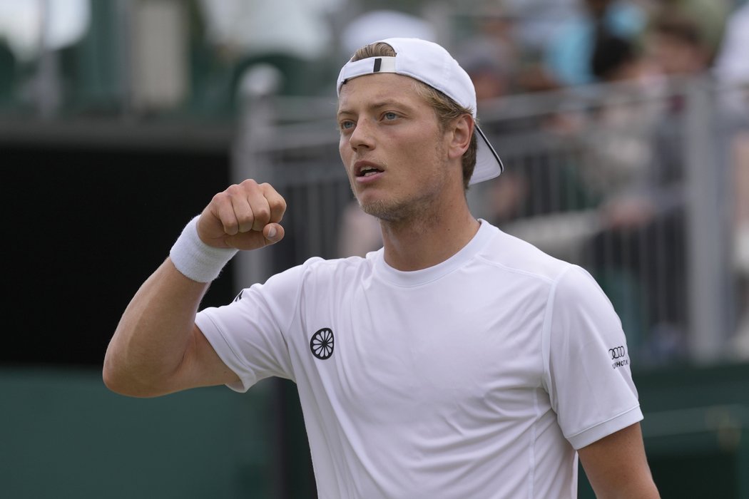 Tim van Rijthoven vylétl už do osmifinále Wimbledonu