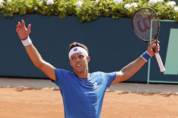 Český tenista Jiří Veselý v utkání Davis Cupu s Francouzem Bennetauem Český tenista Jiří Veselý v utkání Davis Cupu s Francouzem Bennetauem