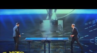 VIDEO: Porazil Spaceyho. Nadal hrál pingpong