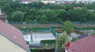 Rozvodněná Vltava ohrožuje sportoviště. Snad nebudou škody velké