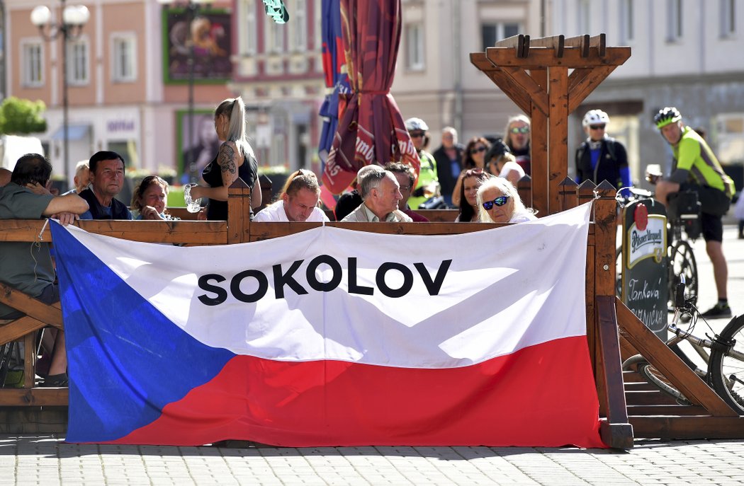 Lidé v Sokolově fandili rodačce Markétě Vondroušové ve finále Roland Garros na Starém náměstí