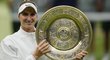 Markéta Vondroušová se raduje z trofeje Venus Rosewaterové Markéta Vondroušová se raduje z trofeje Venus Rosewaterové