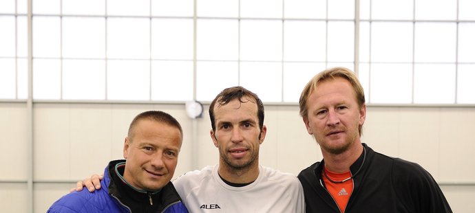 Zleva Marek Všetíček, Radek Štěpánek a Petr Korda