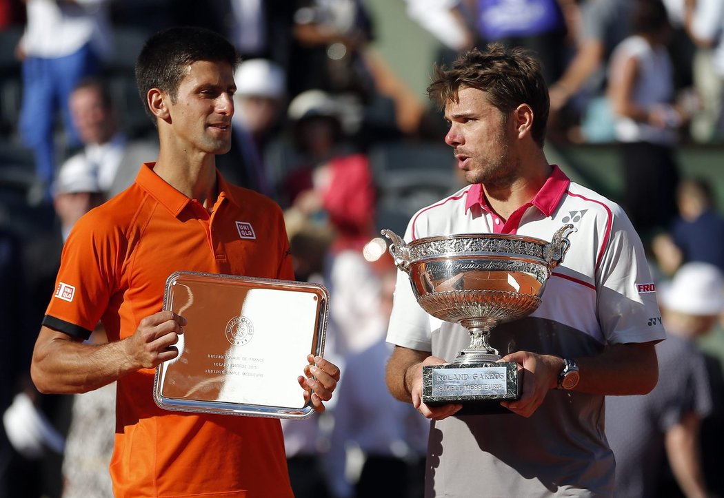 Novak Djokovič a Stanislas Wawrinka při slavnostním ceremoniálu