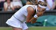 2011. Euforie Petry Kvitové po jejím prvním triumfu ve slavném Wimbledonu...