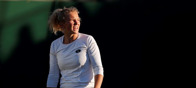 Kateřina Siniaková během zápasu prvního kola Wimbledonu