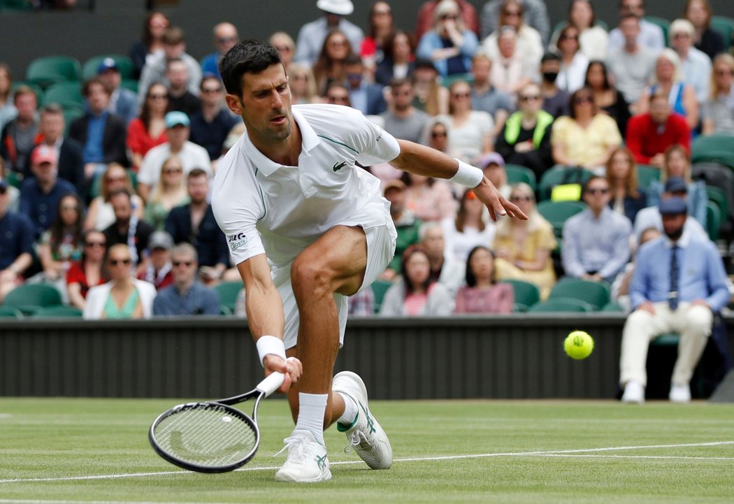 Tenisová jednička Novak Dvojkovič ve Wimbledonu