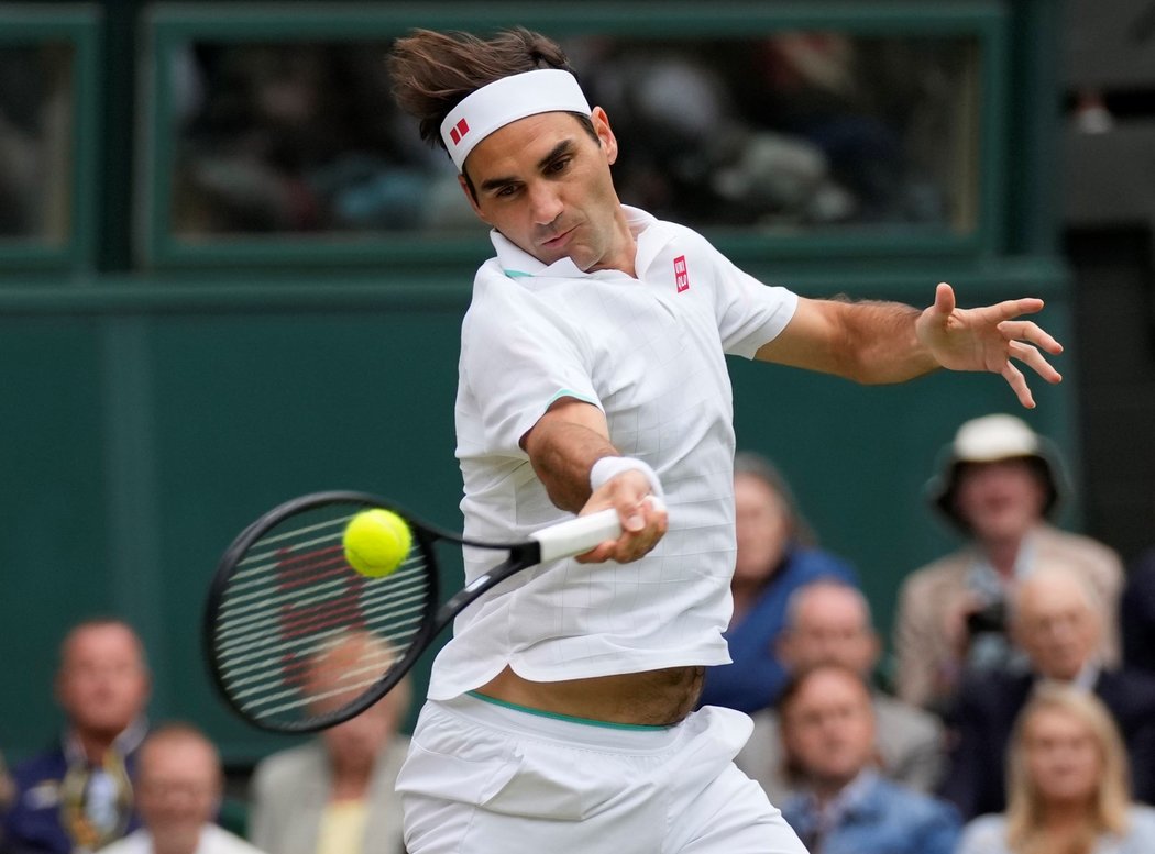 Roger Federer hraje ve Wimbledonu o postup do semifinále