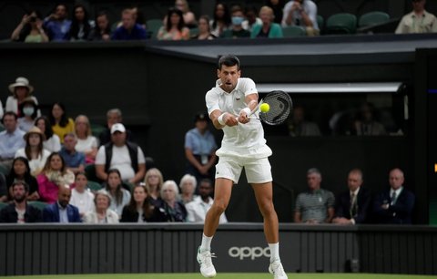 Novak Djokovič během 4. kola Wimbledonu